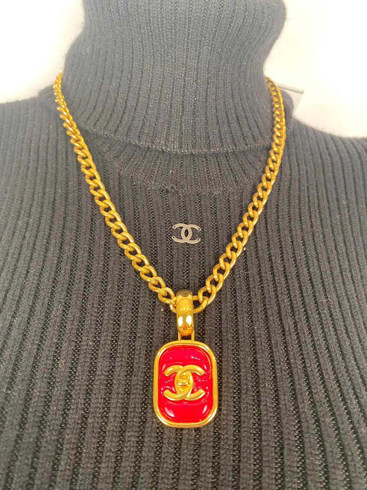 97P 1997 Spring Vintage Chanel CC turnlock red Gripoix stone pendant necklace