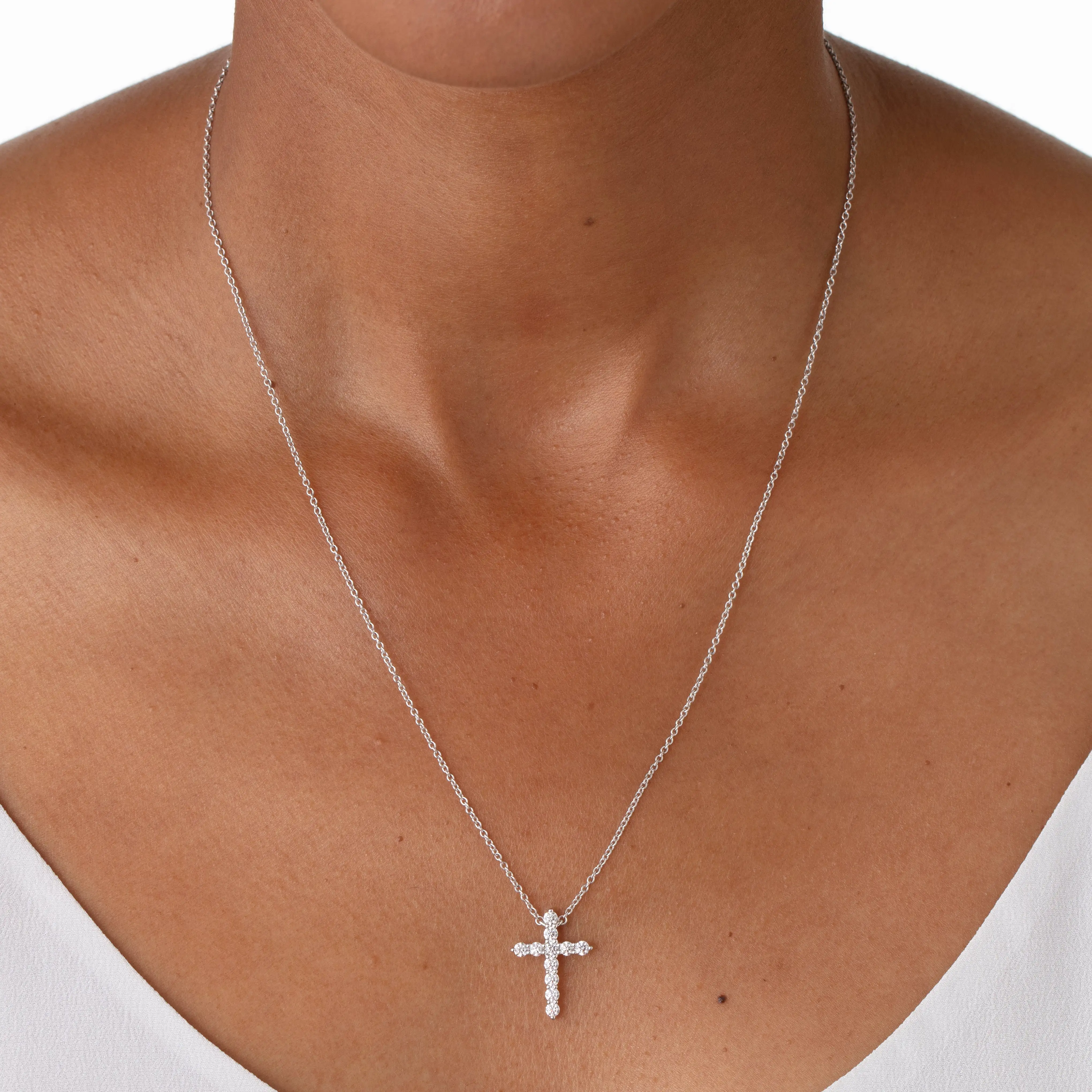 HEARTS ON FIRE Signature Cross Pendant MEDIUM