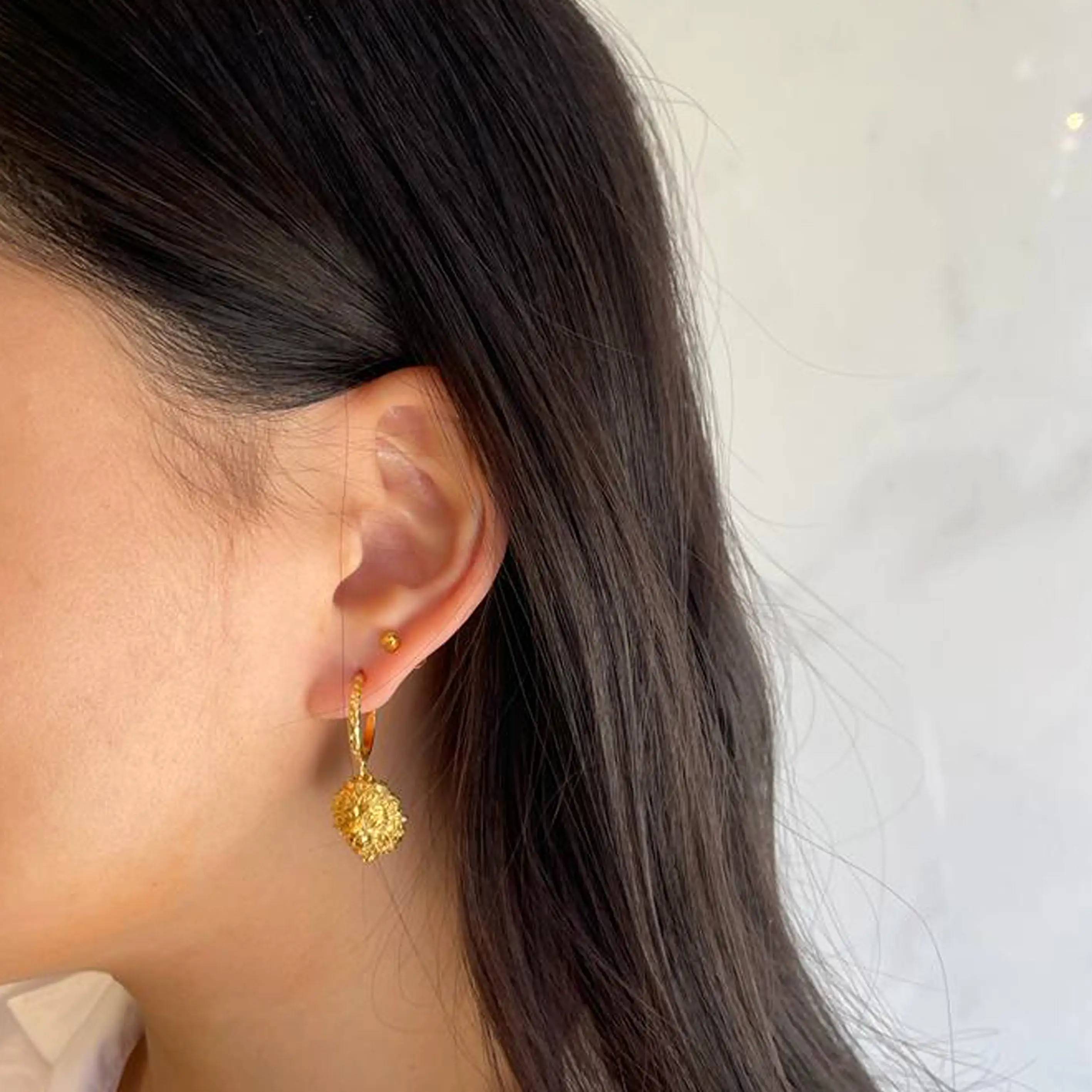 LEO Mini Earrings, Gold