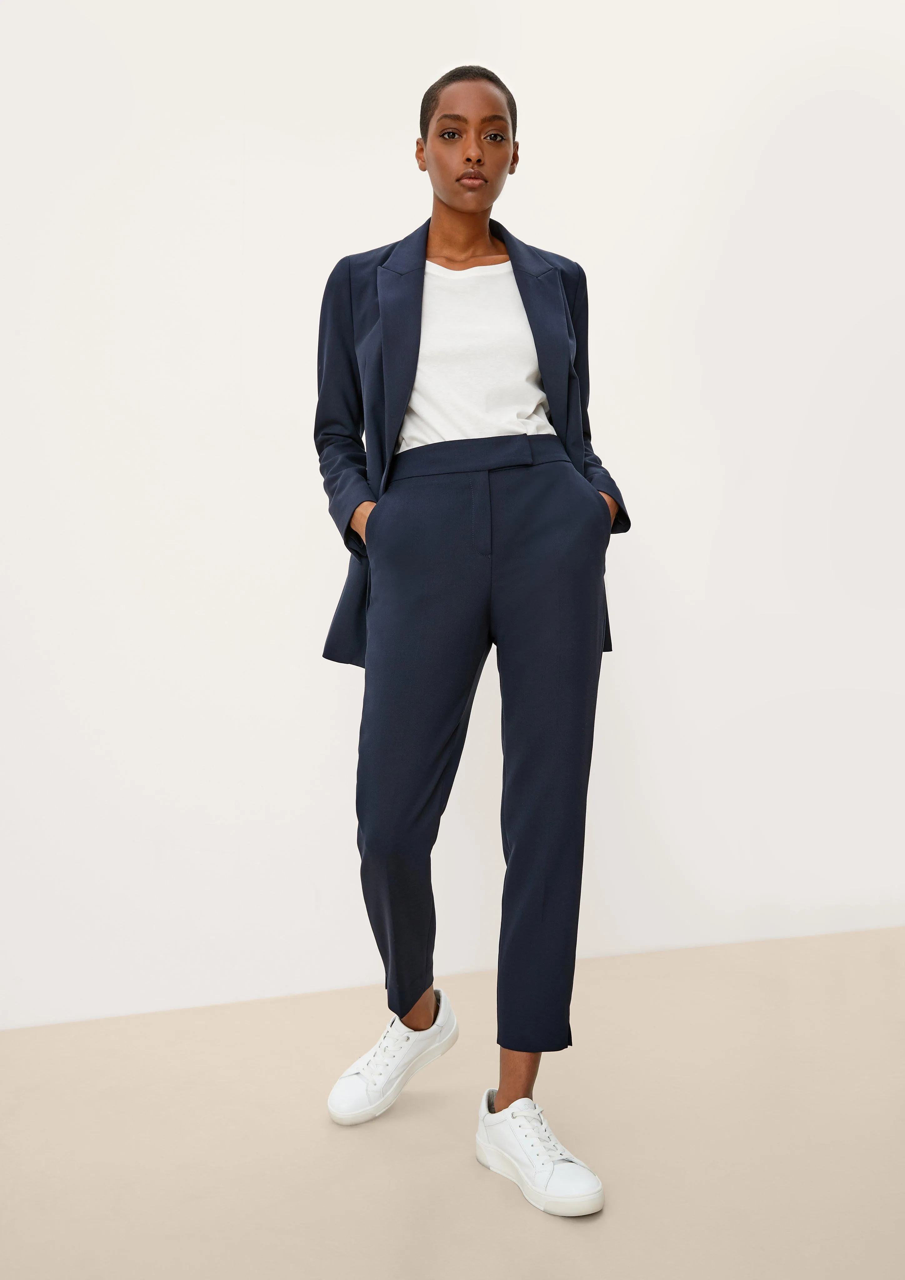 Slim fit: elegant 7/8-length trousers