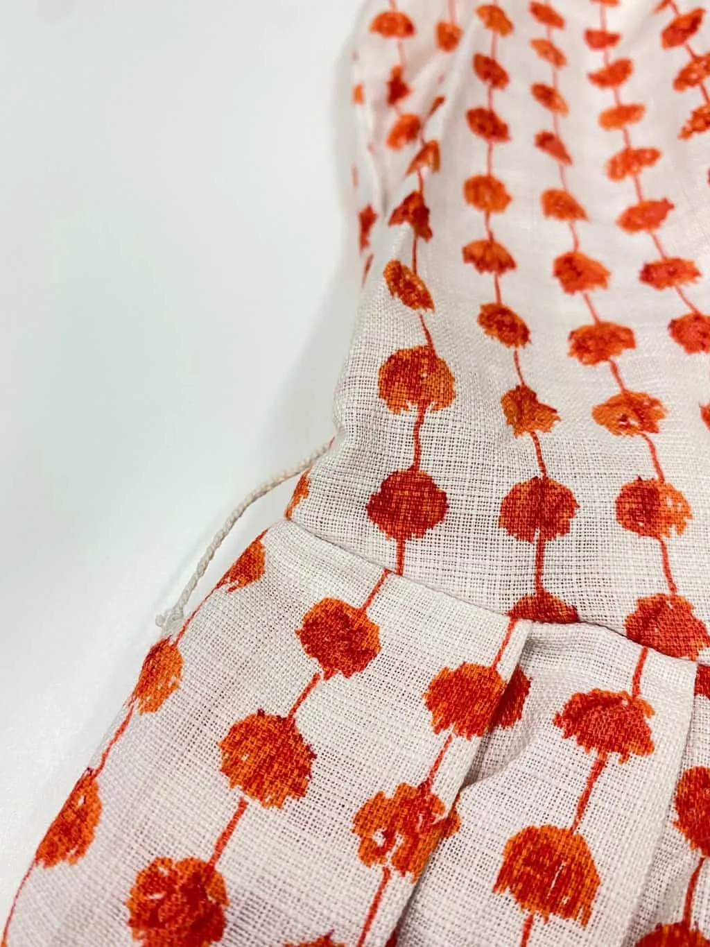 Vintage 1950s orange and white cotton day dress with collar, pleated skirt and side zip – UK 10