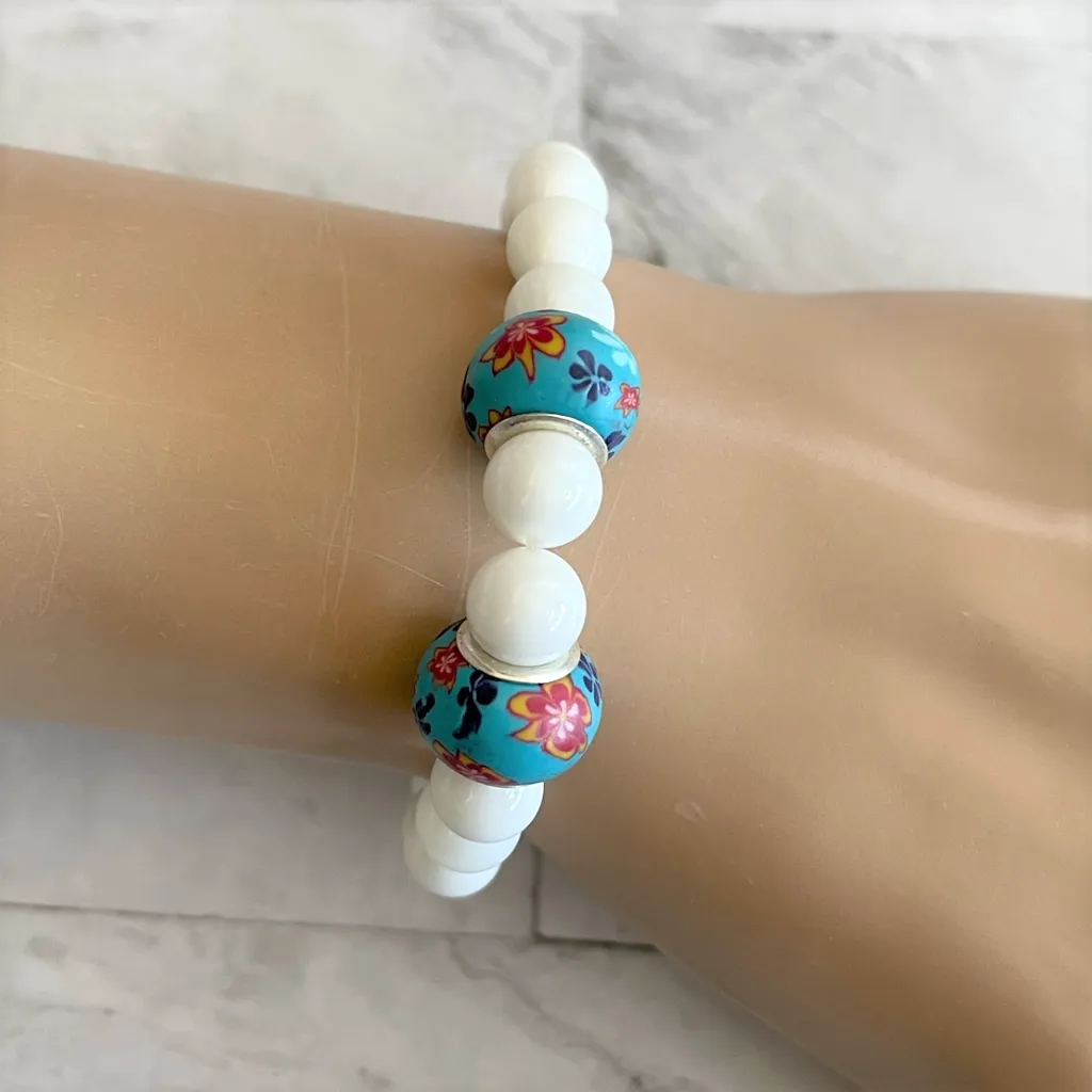 White Shell and Blue Flower Beaded Bracelet